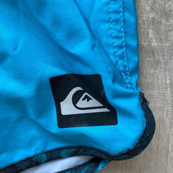 Quicksilver board shorts - Picture 2 of 4
